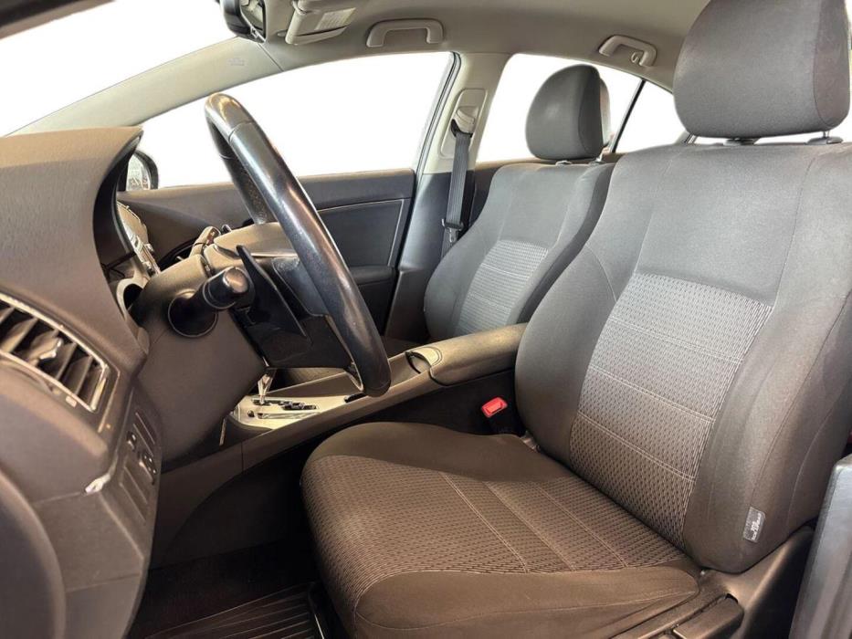 TOYOTA Avensis 2013