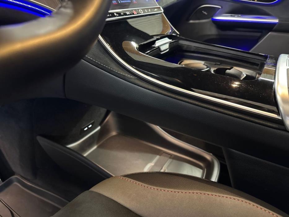 MERCEDES-BENZ EQE SUV 2025