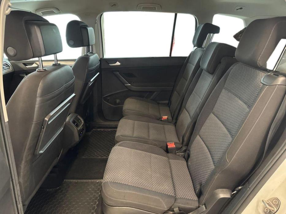 VOLKSWAGEN Touran 2018
