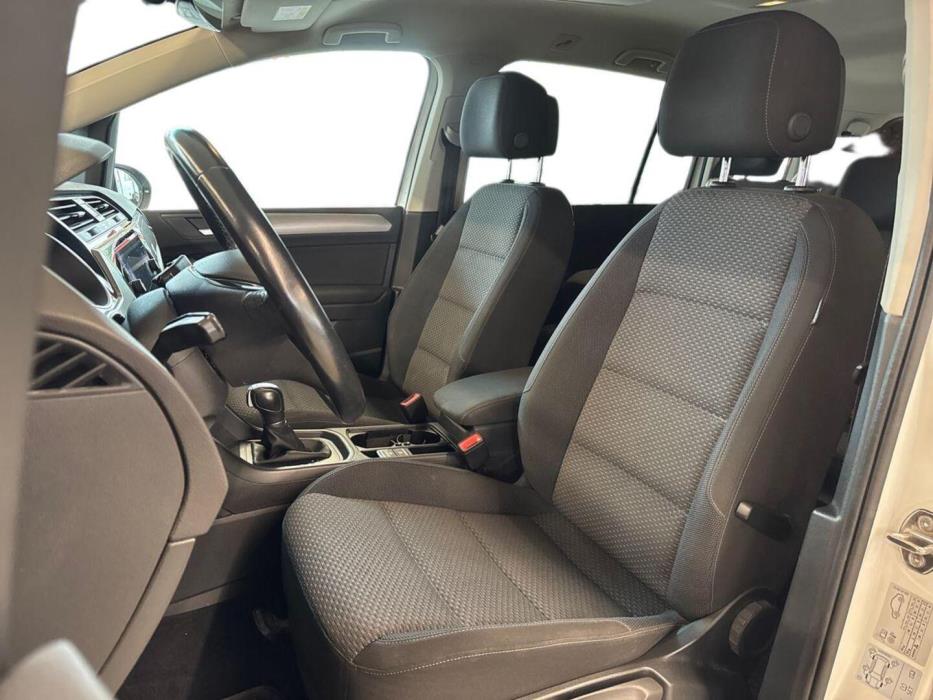 VOLKSWAGEN Touran 2018