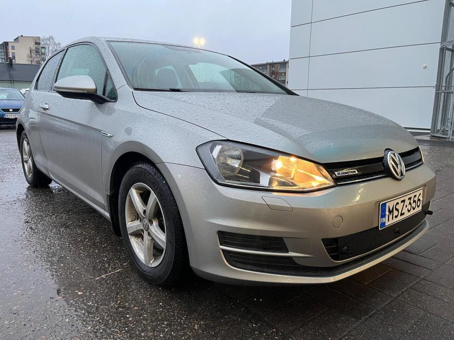 VOLKSWAGEN Golf 2016