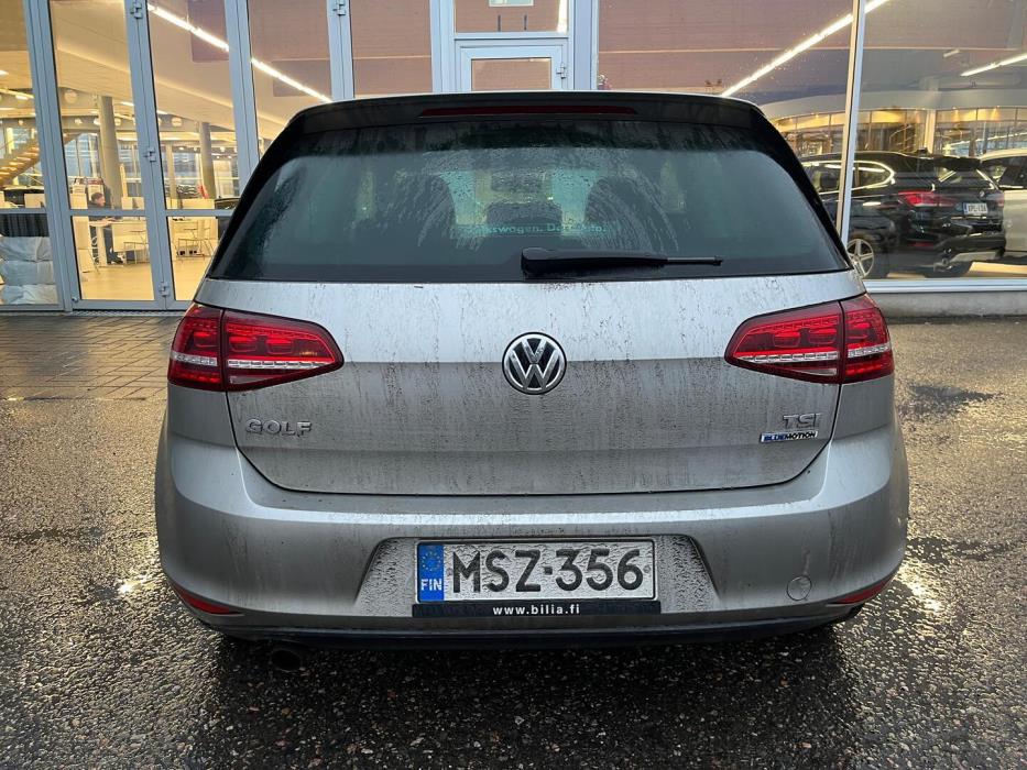 VOLKSWAGEN Golf 2016