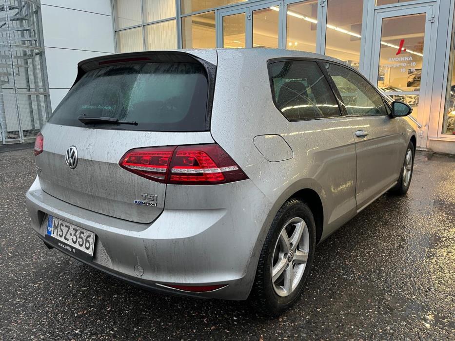 VOLKSWAGEN Golf 2016