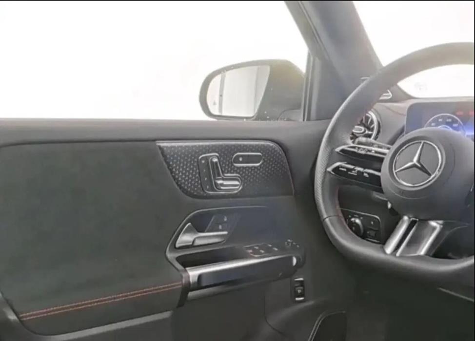 MERCEDES-BENZ EQB 2025