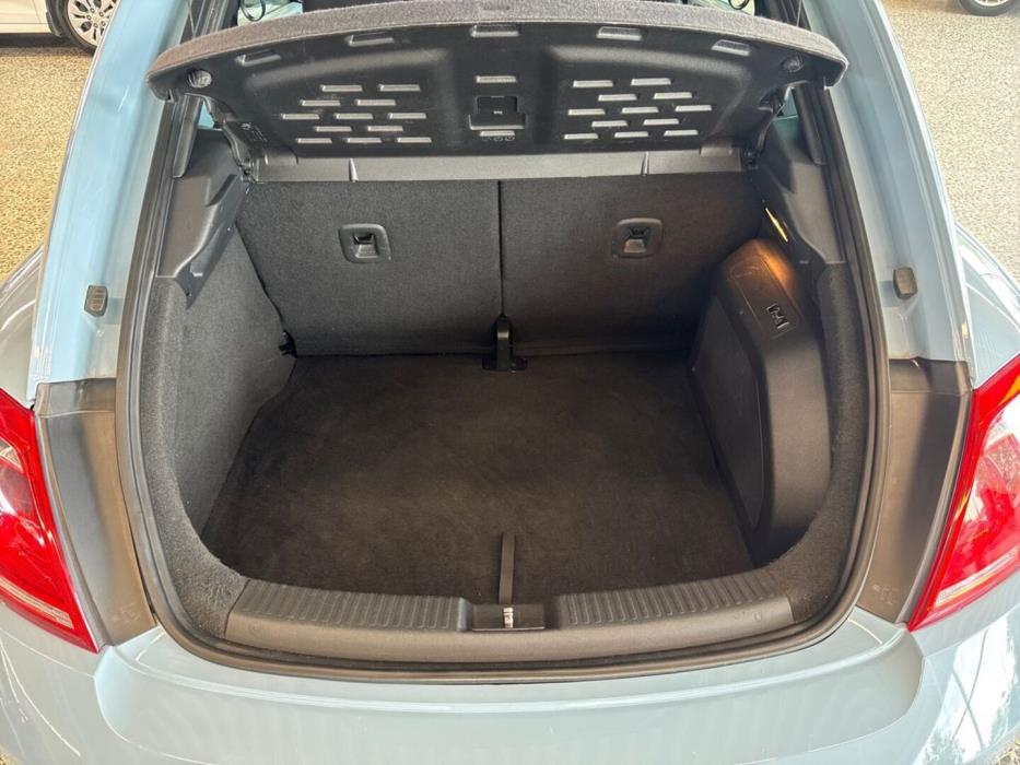 VOLKSWAGEN Beetle 2012