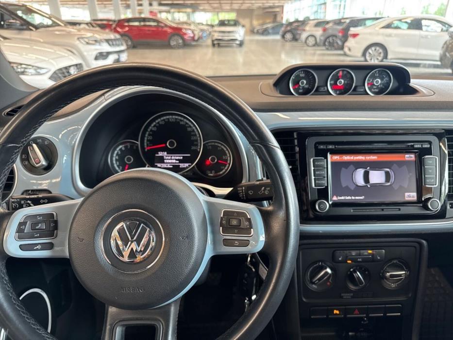 VOLKSWAGEN Beetle 2012