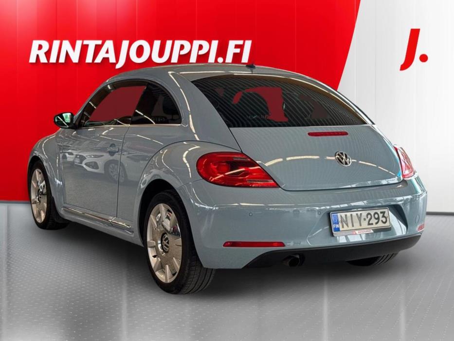 VOLKSWAGEN Beetle 2012