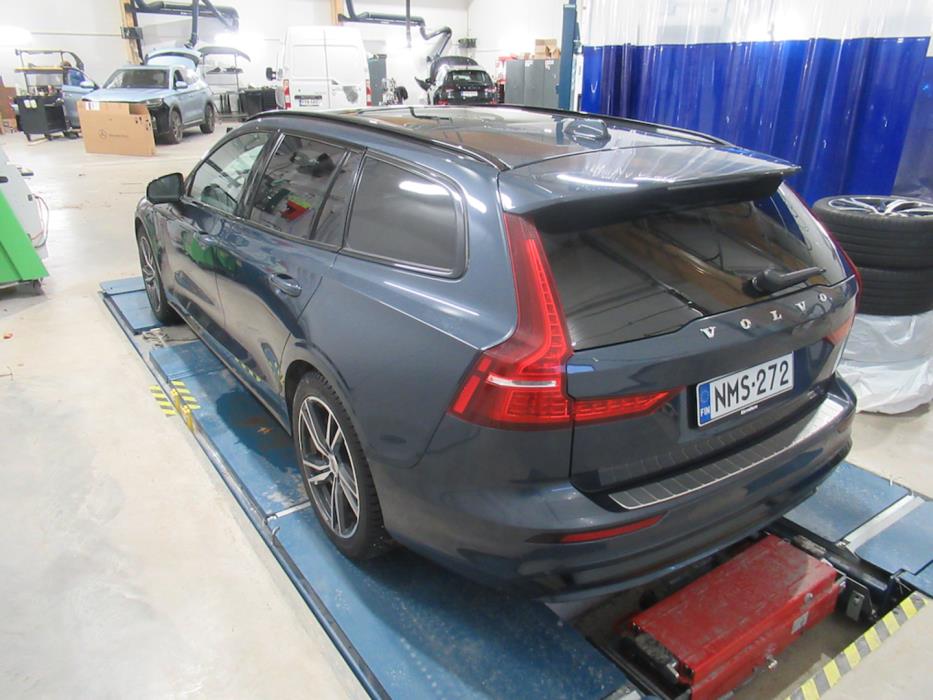 VOLVO V60 2023