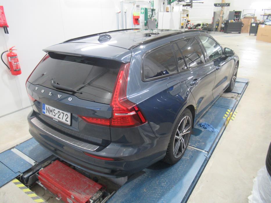 VOLVO V60 2023