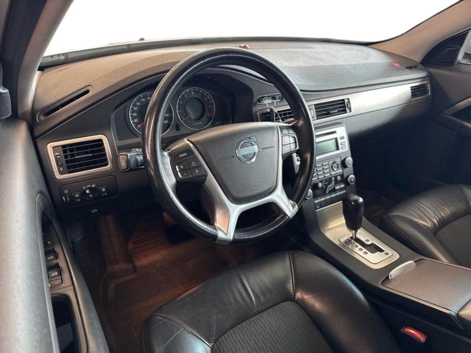 VOLVO V70 2009