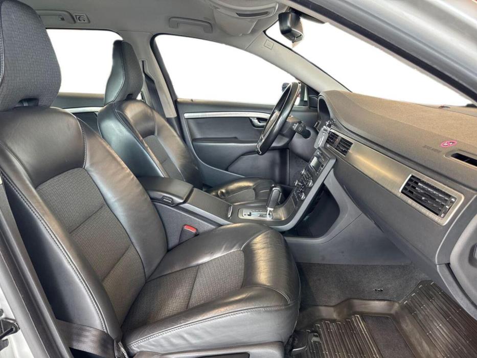 VOLVO V70 2009