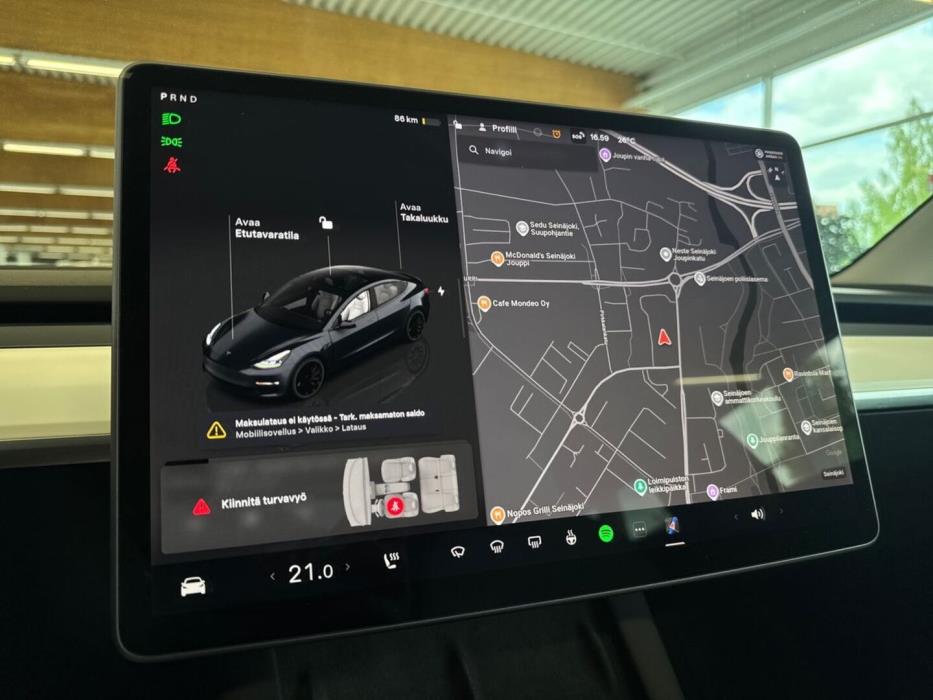 TESLA Model 3 2022