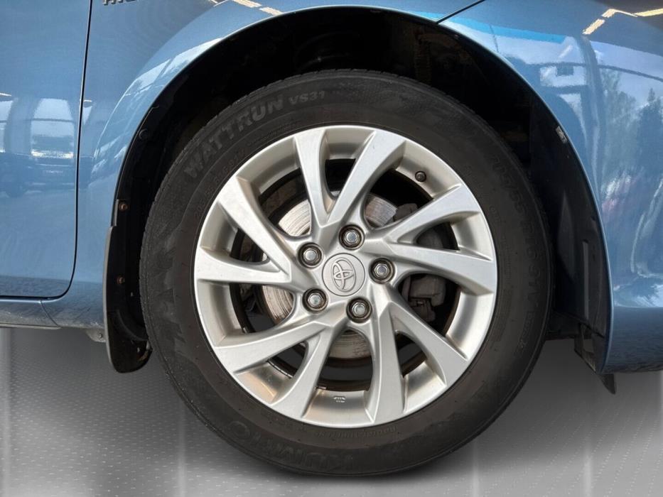 TOYOTA Auris 2015