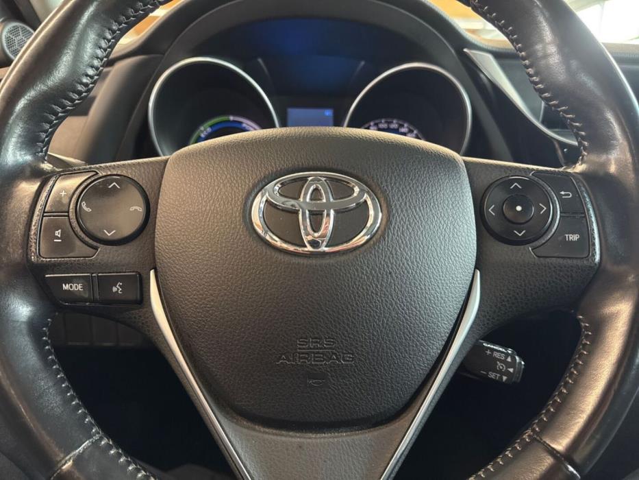 TOYOTA Auris 2015