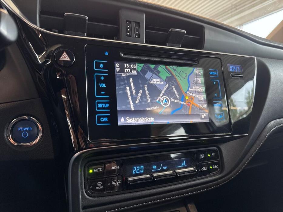 TOYOTA Auris 2015