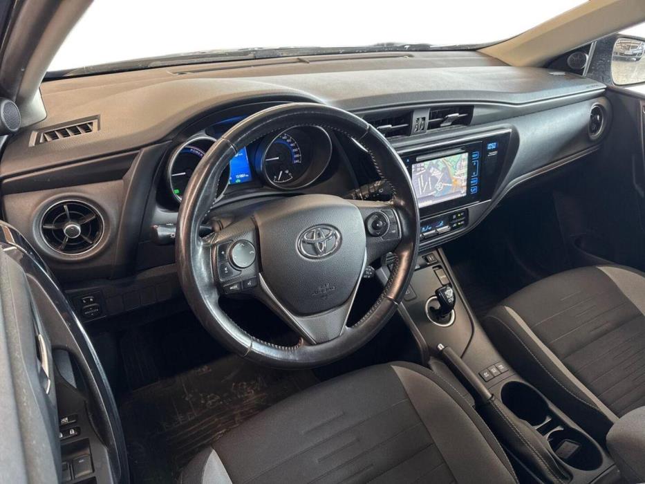 TOYOTA Auris 2015
