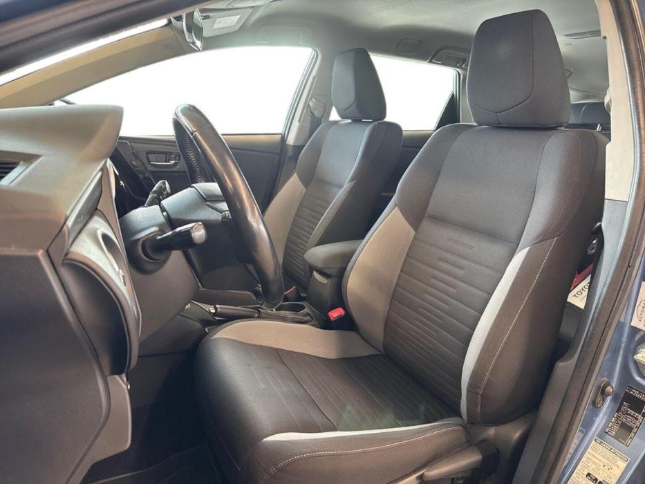 TOYOTA Auris 2015