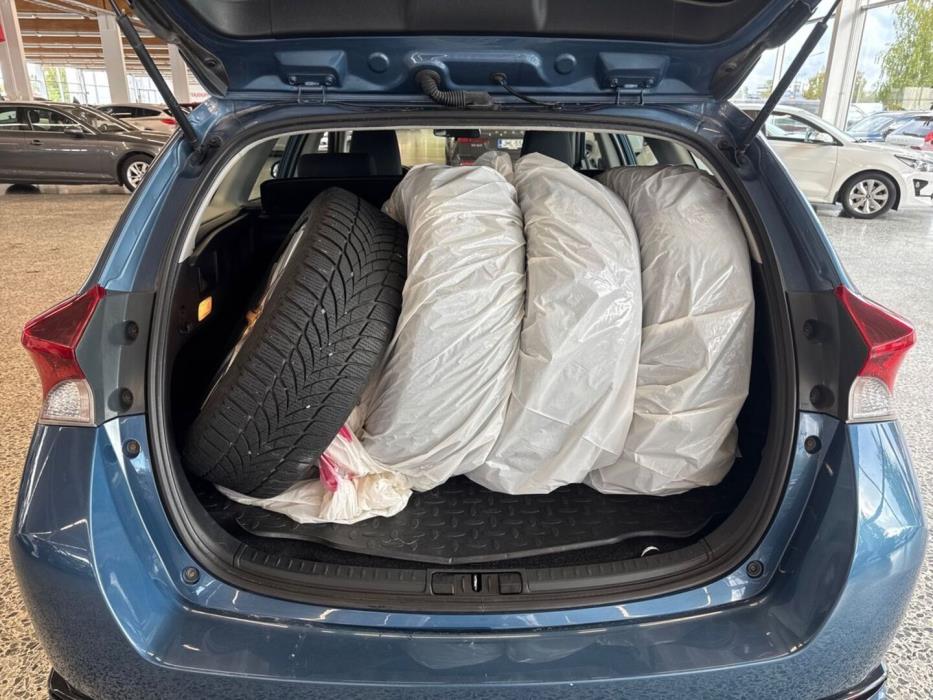 TOYOTA Auris 2015
