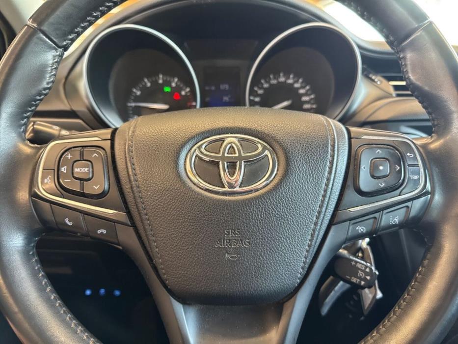 TOYOTA Avensis 2015