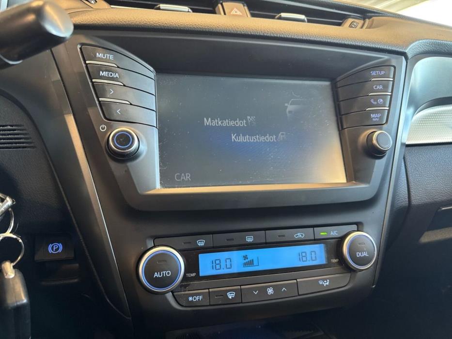 TOYOTA Avensis 2015