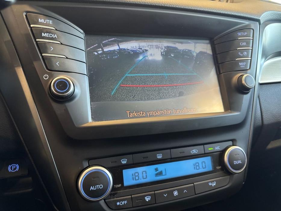TOYOTA Avensis 2015