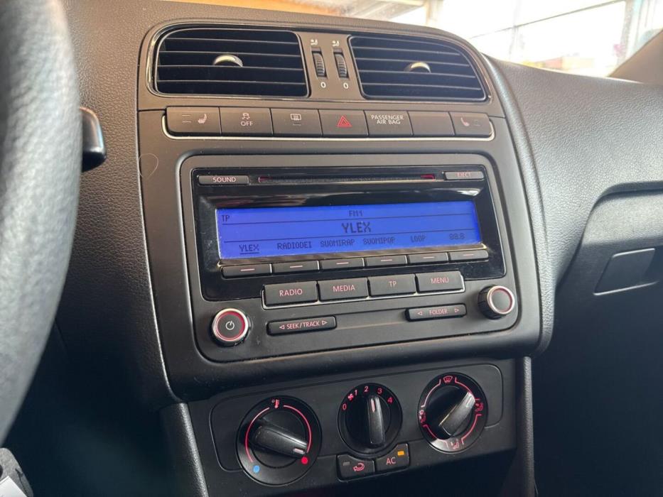 VOLKSWAGEN Polo 2011