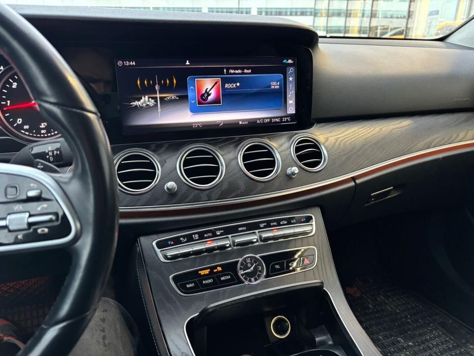 MERCEDES-BENZ E 2019