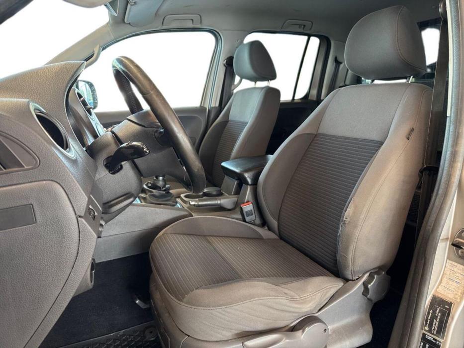 VOLKSWAGEN Amarok 2012