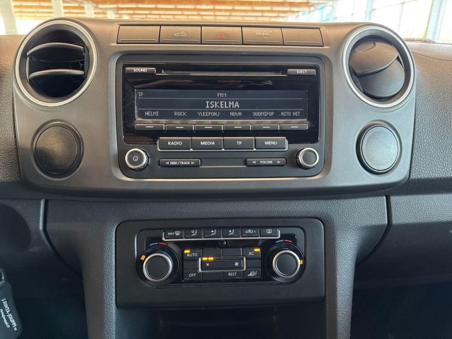 VOLKSWAGEN Amarok 2012