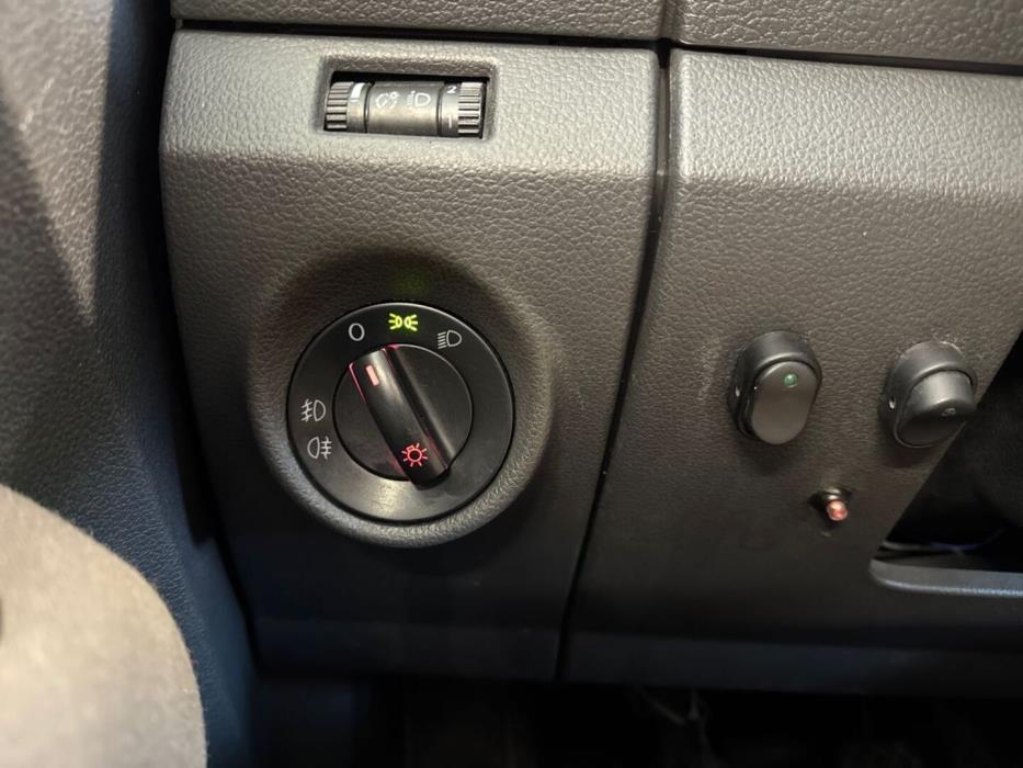 VOLKSWAGEN Amarok 2012