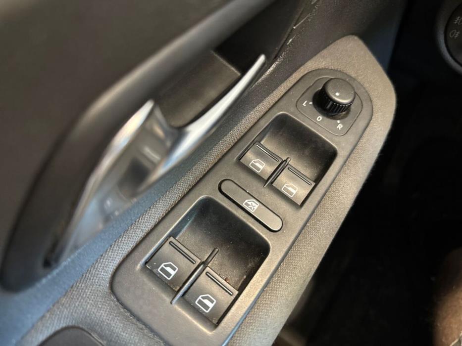 VOLKSWAGEN Amarok 2012