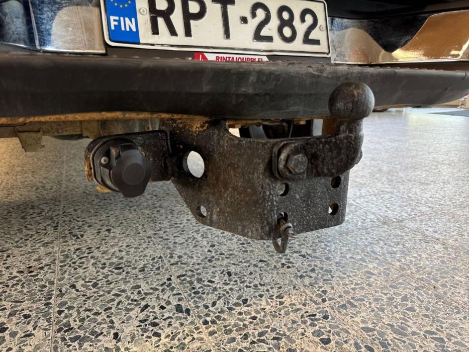 VOLKSWAGEN Amarok 2012