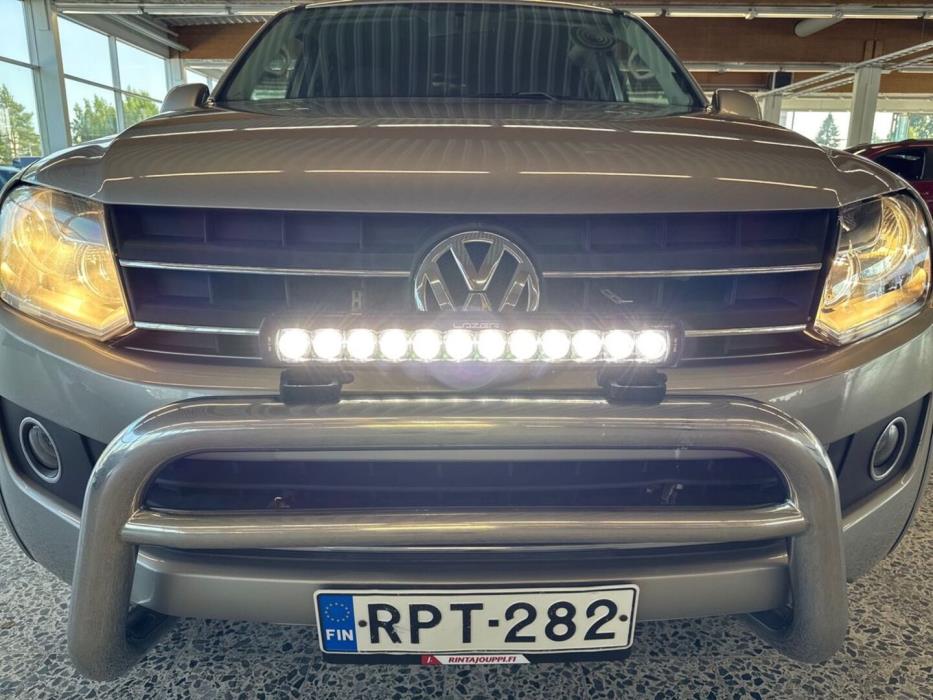 VOLKSWAGEN Amarok 2012