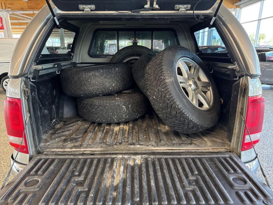 VOLKSWAGEN Amarok 2012