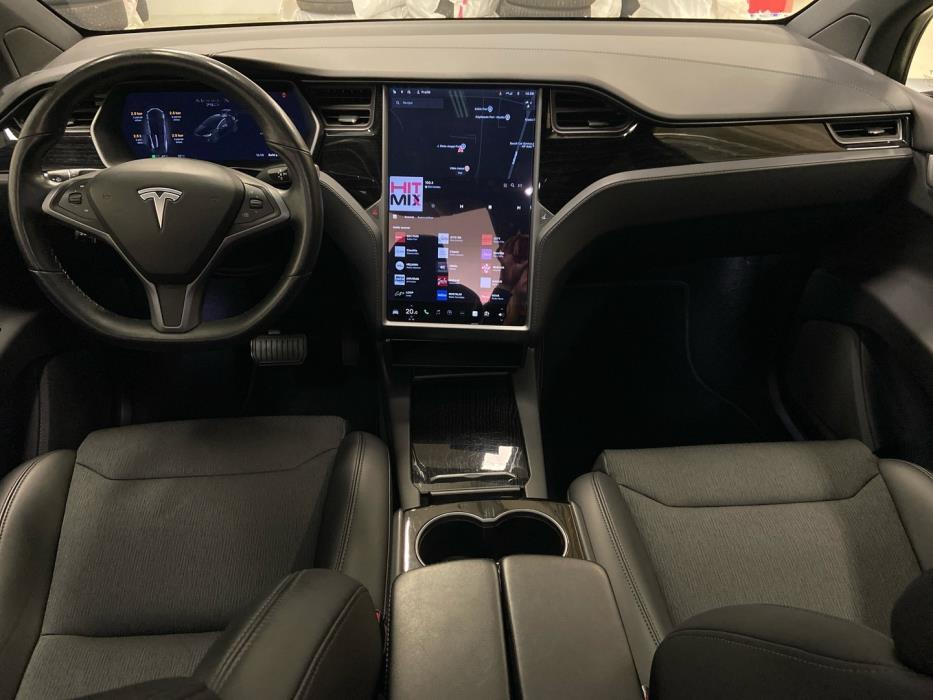 TESLA Model X 2018