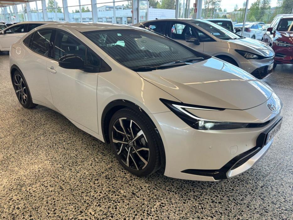 TOYOTA Prius Plug-in 2024