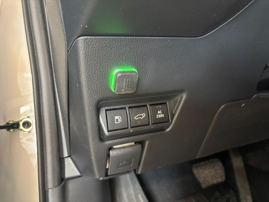 TOYOTA Prius Plug-in 2024