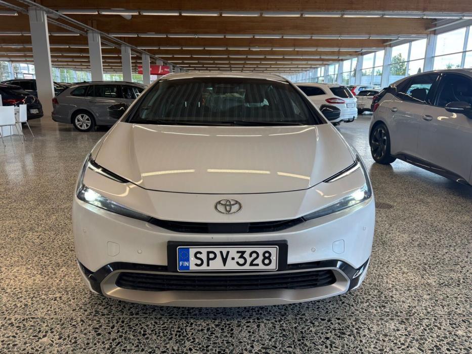 TOYOTA Prius Plug-in 2024