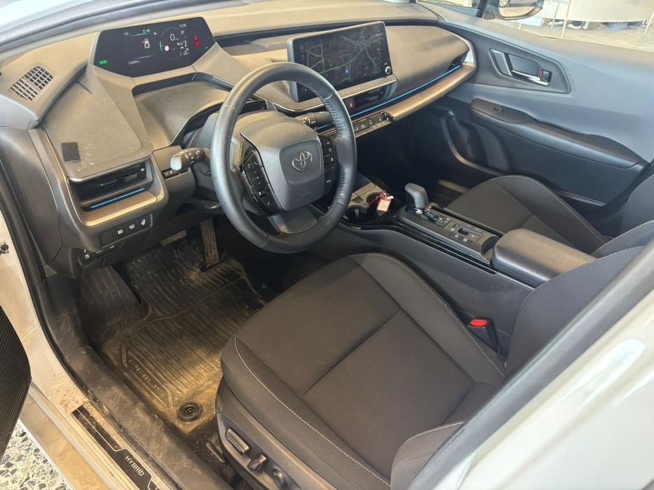 TOYOTA Prius Plug-in 2024