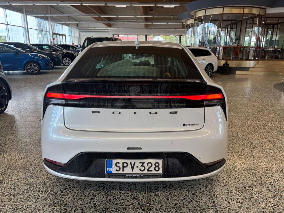 TOYOTA Prius Plug-in 2024