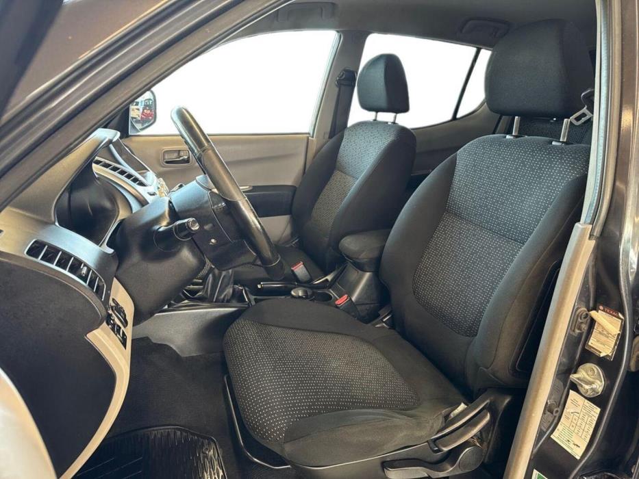 MITSUBISHI L200 2011