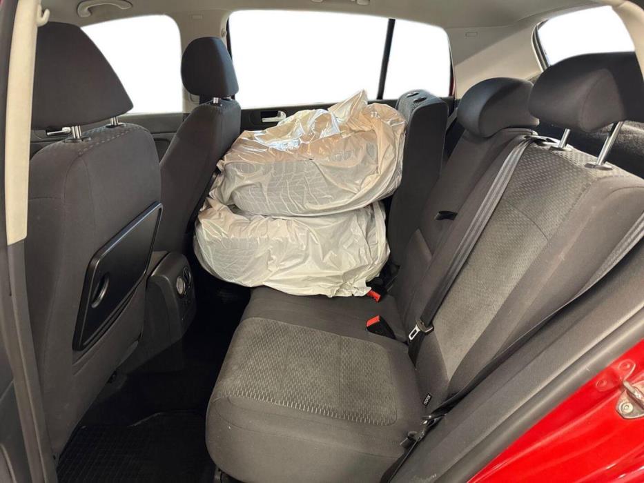 VOLKSWAGEN Golf Plus 2012