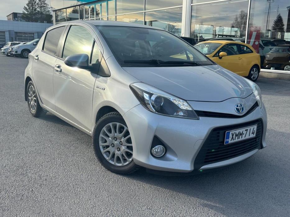 TOYOTA Yaris 2012