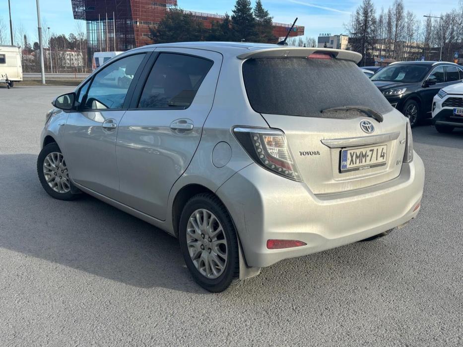 TOYOTA Yaris 2012