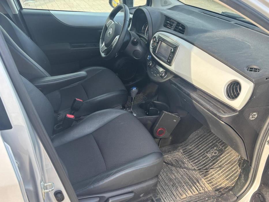 TOYOTA Yaris 2012