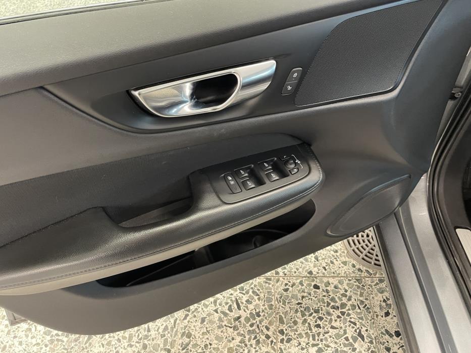 VOLVO V60 2020