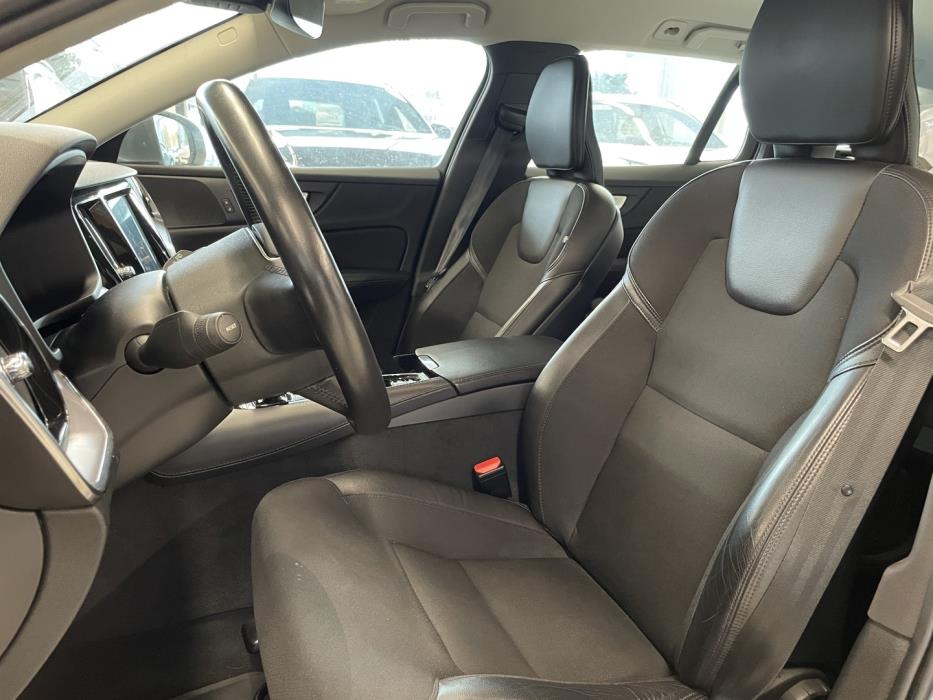 VOLVO V60 2020