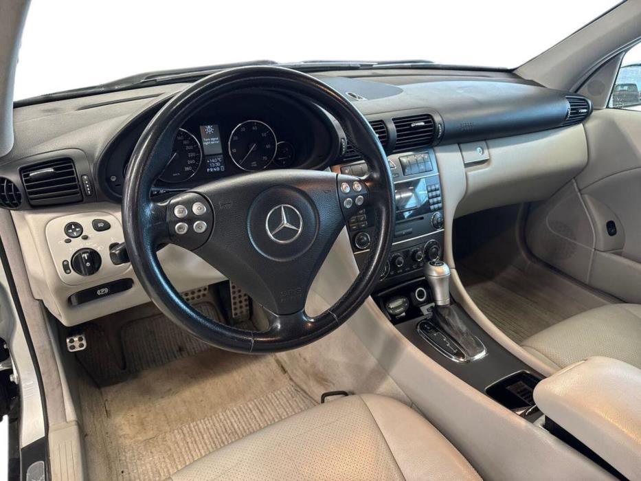 MERCEDES-BENZ C 2004