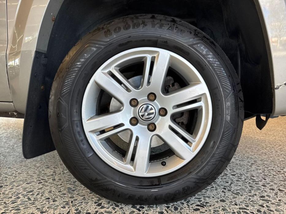 VOLKSWAGEN Amarok 2011