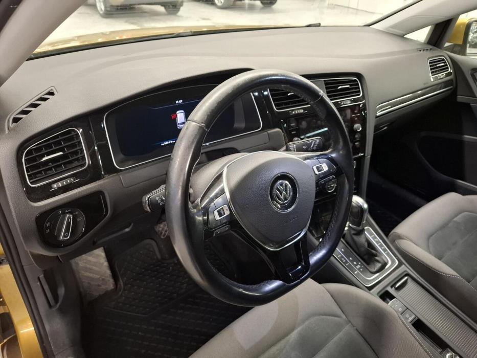 VOLKSWAGEN Golf 2018
